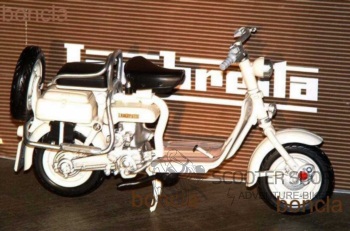 Model skútru Lambretta 125D 1:12